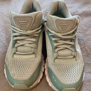 Women's UA HOVR™ Infinite Running Shoes